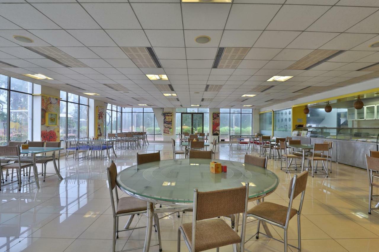 Capital O 47284 Atithi Resort Bharuch Exterior foto