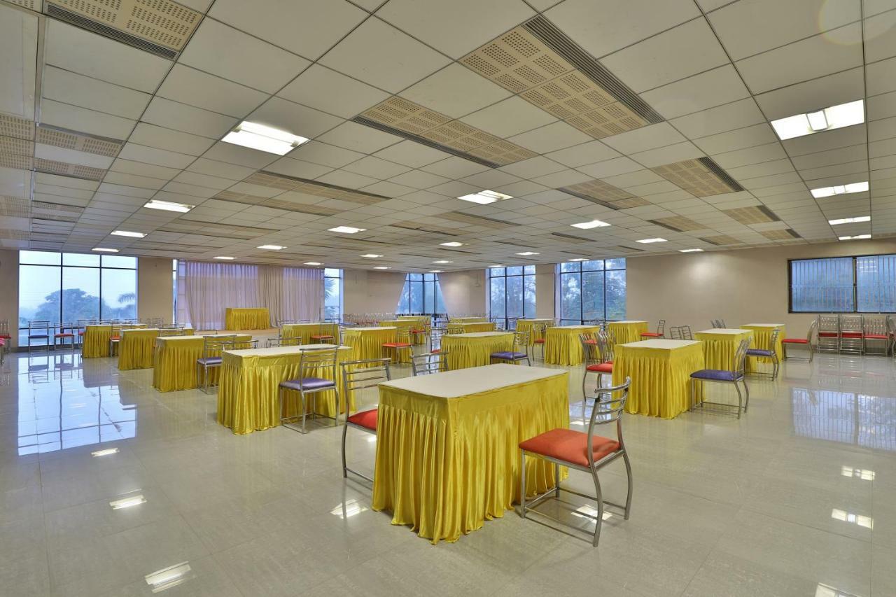 Capital O 47284 Atithi Resort Bharuch Exterior foto